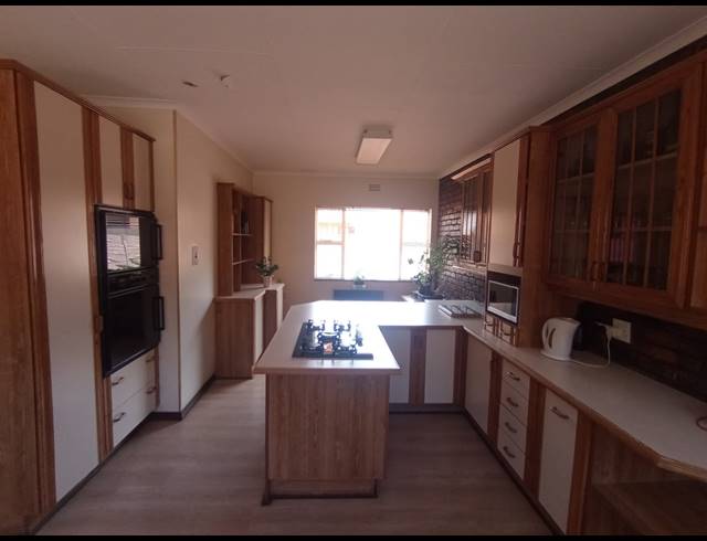 4 BEDROOM HOUSE FOR SALE IN THREE RIVERS EAST